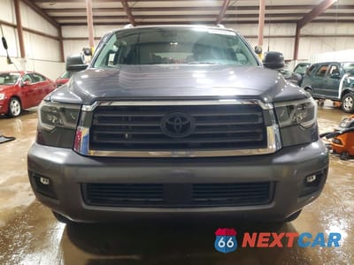 Piąte zdjęcie samochodu w środku: 2020 TOYOTA SEQUOIA SR5 VIN:5TDBY5G14LS180517 - miniatura