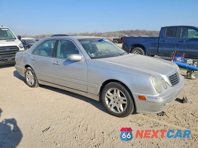 Czwarte zdjęcie samochodu z boku: 2000 MERCEDES-BENZ E 320 VIN:WDBJF65JXYB149733 - miniatura