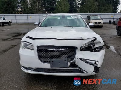 Piąte zdjęcie samochodu w środku: 2019 CHRYSLER 300 LIMITED VIN:2C3CCAKG2KH631534 - miniatura