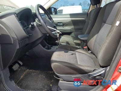 Zdjęcie 7 z 12 samochodu: 2016 MITSUBISHI OUTLANDER ES VIN:JA4AD2A33GZ020725 - miniatura