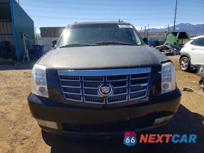 Piąte zdjęcie samochodu w środku: 2013 CADILLAC ESCALADE ESV LUXURY VIN:1GYS4HEF2DR298040 - miniatura