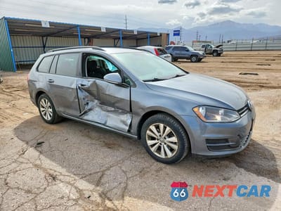 Czwarte zdjęcie samochodu z boku: 2017 VOLKSWAGEN GOLF SPORTWAGEN S VIN:3VW017AU6HM511645 - miniatura