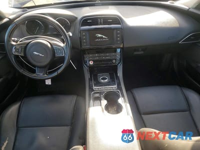 Zdjęcie 8 z 11 samochodu: 2017 JAGUAR XE VIN:SAJAR4BG5HA966525 - miniatura