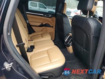 Zdjęcie 11 z 13 samochodu: 2016 PORSCHE CAYENNE VIN:WP1AF2A28GLA40297 - miniatura