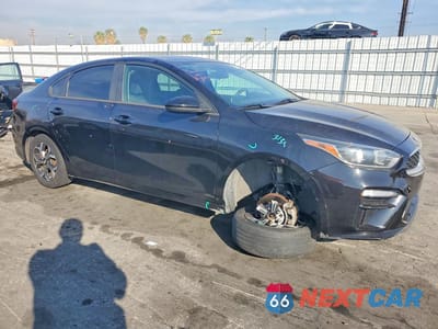 Czwarte zdjęcie samochodu z boku: 2019 KIA FORTE LXS VIN:3KPF24AD1KE016473 - miniatura