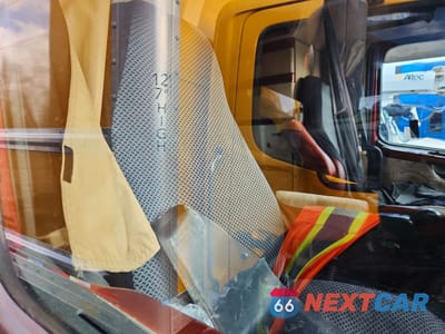 Zdjęcie 6 z 10 samochodu: 2008 VOLVO VT SEMI TRUCK VIN:4V4LC9KK68N489983 - miniatura