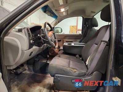 Zdjęcie 7 z 11 samochodu: 2011 CHEVROLET SILVERADO K1500 VIN:1GCNKPE08BZ273784 - miniatura