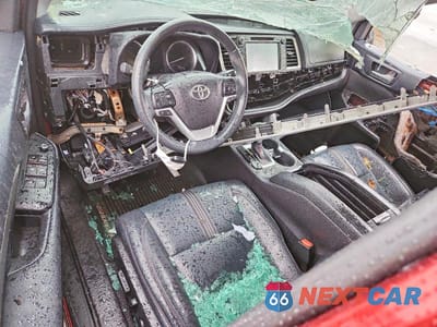 Zdjęcie 8 z 12 samochodu: 2019 TOYOTA HIGHLANDER SE VIN:5TDJZRFH0KS611108 - miniatura