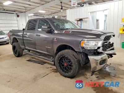 Czwarte zdjęcie samochodu z boku: 2022 RAM 2500 BIG HORN VIN:3C6UR5DL5NG111310 - miniatura