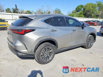 Trzecie zdjęcie samochodu z tyłu: 2024 LEXUS NX 350H PREMIUM VIN:JTJGKCEZ1R5020160 - miniatura