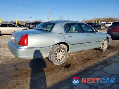 Trzecie zdjęcie samochodu z tyłu: 2007 LINCOLN TOWN CAR SIGNATURE VIN:1LNHM81W87Y627240 - miniatura
