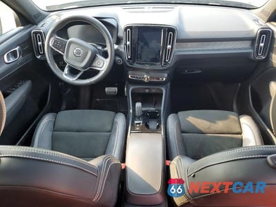 Zdjęcie 8 z 13 samochodu: 2021 VOLVO XC40 T5 R-DESIGN VIN:YV4162UMXM2431108 - miniatura