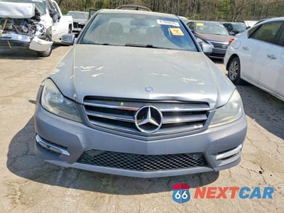 Piąte zdjęcie samochodu w środku: 2013 MERCEDES-BENZ C 250 VIN:WDDGF4HB3DA879414 - miniatura