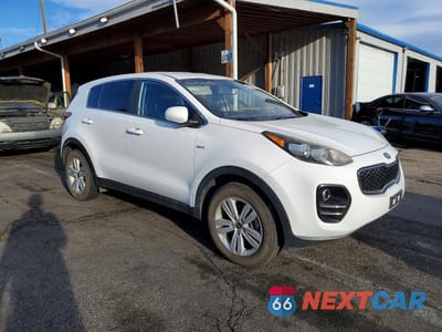 Czwarte zdjęcie samochodu z boku: 2018 KIA SPORTAGE LX VIN:KNDPMCAC4J7401234 - miniatura