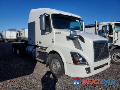 2016 VOLVO VNL SEMI TRUCK 4V4NC9EH4GN975280 - główne zdjęcie licytacji z USA - miniatura