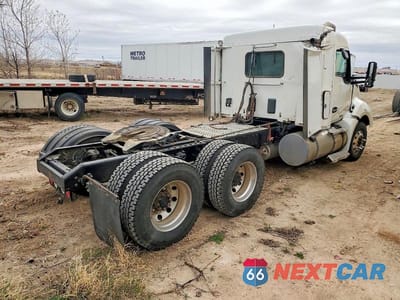 Czwarte zdjęcie samochodu z boku: 2020 KENWORTH T680 SEMI TRUCK VIN:1XKYDP9X5LJ304394 - miniatura
