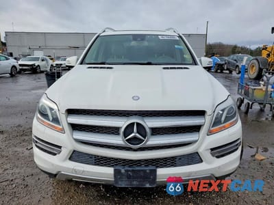 Piąte zdjęcie samochodu w środku: 2015 MERCEDES-BENZ GL 450 4MATIC VIN:4JGDF6EE9FA513883 - miniatura