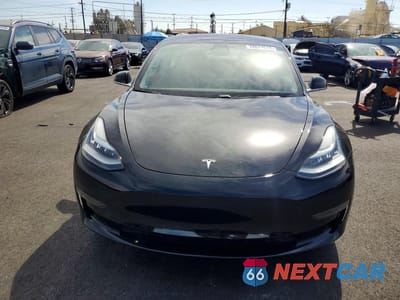 Piąte zdjęcie samochodu w środku: 2018 TESLA MODEL 3 VIN:5YJ3E1EA9JF012477 - miniatura