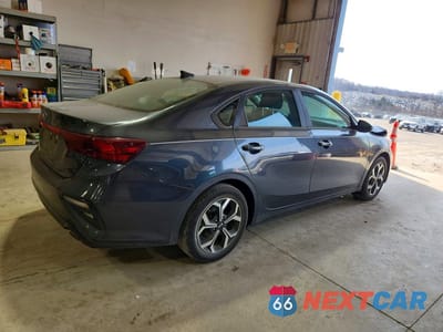 Trzecie zdjęcie samochodu z tyłu: 2020 KIA FORTE LXS VIN:3KPF24AD8LE174553 - miniatura