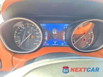 Zdjęcie 8 z 11 samochodu: 2018 MASERATI LEVANTE LUXURY VIN:ZN661XUL6JX304431 - miniatura