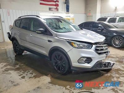 Czwarte zdjęcie samochodu z boku: 2017 FORD ESCAPE TITANIUM VIN:1FMCU9J90HUB41587 - miniatura