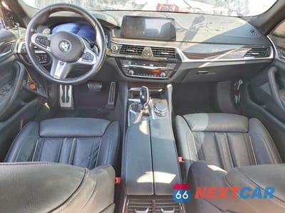 Zdjęcie 8 z 13 samochodu: 2019 BMW M550XI VIN:WBAJB9C50KB464629 - miniatura
