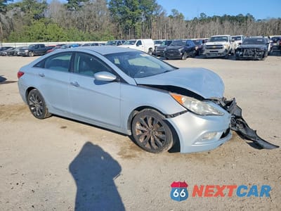 Czwarte zdjęcie samochodu z boku: 2011 HYUNDAI SONATA SE VIN:5NPEC4AC4BH134383 - miniatura