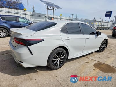 Trzecie zdjęcie samochodu z tyłu: 2024 TOYOTA CAMRY SE VIN:4T1G11AK3RU230974 - miniatura