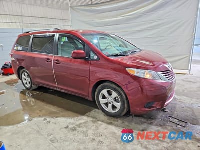 Czwarte zdjęcie samochodu z boku: 2017 TOYOTA SIENNA LE 8-PASSENGER VIN:5TDKZ3DC0HS872787 - miniatura