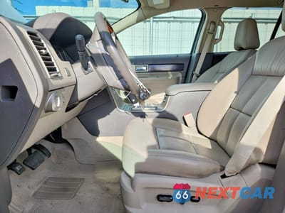 Zdjęcie 7 z 13 samochodu: 2007 LINCOLN TOWNHOUSE MKX VIN:2LMDU88C27BJ24945 - miniatura