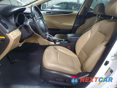 Zdjęcie 7 z 12 samochodu: 2012 HYUNDAI SONATA HYBRID BASE VIN:KMHEC4A45CA047217 - miniatura