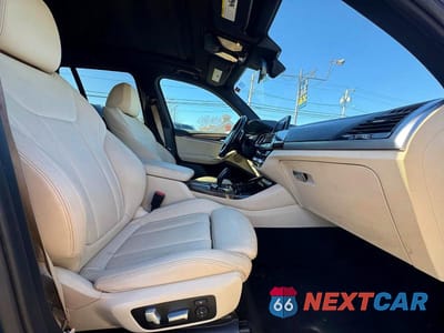 Piąte zdjęcie samochodu w środku: 2019 BMW X3 SDRIVE30I VIN:5UXTR7C55KLR46680 - miniatura