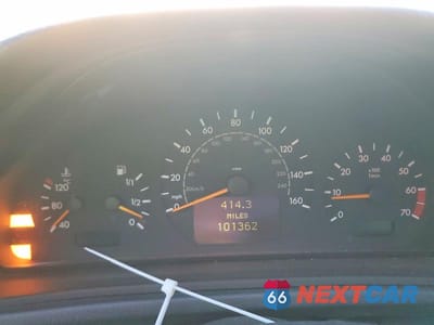 Zdjęcie 9 z 12 samochodu: 2003 MERCEDES-BENZ CLK 320 VIN:WDBLK65G53T140918 - miniatura