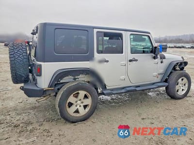 Trzecie zdjęcie samochodu z tyłu: 2010 JEEP WRANGLER UNLIMITED SAHARA VIN:1J4BA5H16AL101702 - miniatura