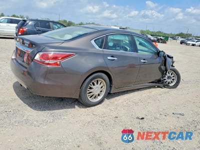 Trzecie zdjęcie samochodu z tyłu: 2015 NISSAN ALTIMA 2.5 S VIN:1N4AL3AP0FN378507 - miniatura