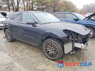 Czwarte zdjęcie samochodu z boku: 2021 PORSCHE CAYENNE VIN:WP1AA2AY5MDA00901 - miniatura
