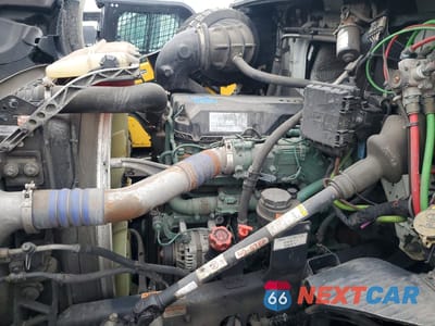 Zdjęcie 7 z 10 samochodu: 2019 VOLVO VNR SEMI TRUCK VIN:4V4W19DF1KN217898 - miniatura