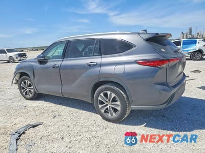 Drugie zdjęcie samochodu z przodu: 2022 TOYOTA HIGHLANDER XLE VIN:5TDGZRAHXNS543857 - miniatura