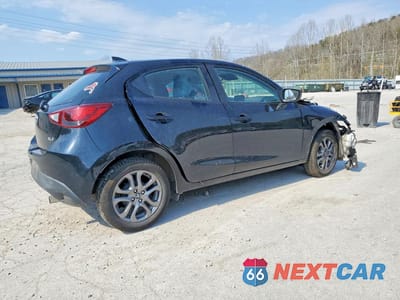 Trzecie zdjęcie samochodu z tyłu: 2020 TOYOTA YARIS HATCHBACK XLE VIN:3MYDLBJV1LY703990 - miniatura