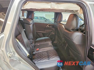 Zdjęcie 11 z 12 samochodu: 2023 MITSUBISHI OUTLANDER SEL VIN:JA4J3VA82PZ020313 - miniatura