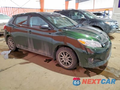 Czwarte zdjęcie samochodu z boku: 2012 TOYOTA MATRIX WAGON VIN:2T1KU4EE3CC807079 - miniatura