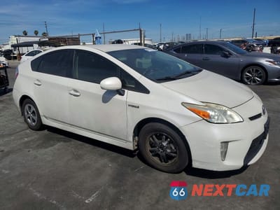 Czwarte zdjęcie samochodu z boku: 2014 TOYOTA PRIUS THREE VIN:JTDKN3DU6E0379828 - miniatura