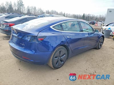 Trzecie zdjęcie samochodu z tyłu: 2018 TESLA MODEL 3 VIN:5YJ3E1EB0JF127087 - miniatura