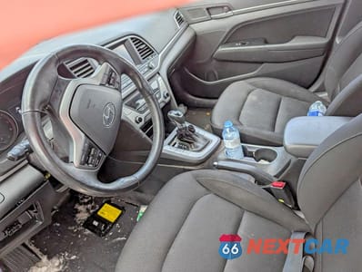 Piąte zdjęcie samochodu w środku: 2018 HYUNDAI ELANTRA SEL VIN:KMHD84LF0JU705081 - miniatura