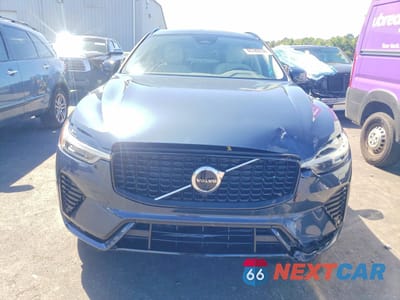 Piąte zdjęcie samochodu w środku: 2023 VOLVO XC60 PLUS VIN:YV4L12RW9P1278118 - miniatura