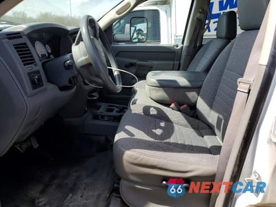 Zdjęcie 7 z 11 samochodu: 2008 DODGE RAM FLATBED TRUCK VIN:3D7MX38A48G204891 - miniatura