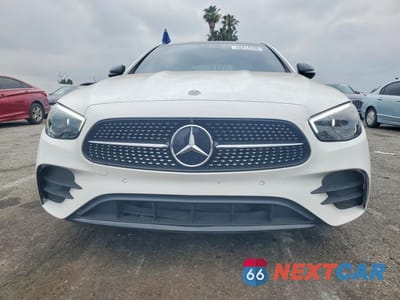 Piąte zdjęcie samochodu w środku: 2023 MERCEDES-BENZ E 450 4MATIC VIN:W1KZF5KB4PB185398 - miniatura