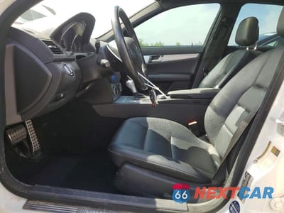 Zdjęcie 7 z 12 samochodu: 2010 MERCEDES-BENZ C 300 VIN:WDDGF5EB4AR099025 - miniatura