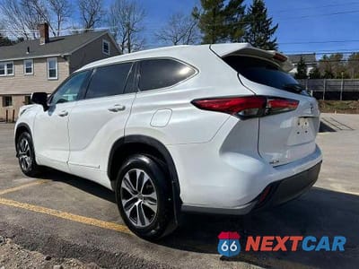 Drugie zdjęcie samochodu z przodu: 2022 TOYOTA HIGHLANDER XLE VIN:5TDGZRBH8NS583210 - miniatura