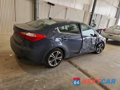 Trzecie zdjęcie samochodu z tyłu: 2016 KIA FORTE EX VIN:KNAFX4A8XG5549457 - miniatura